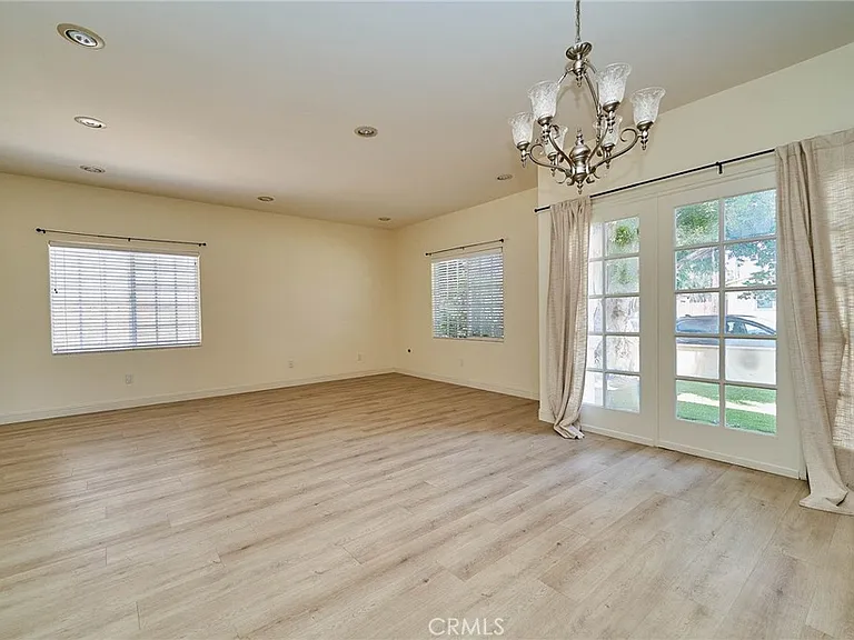 2108 Santa Fe Ave — Photo 8