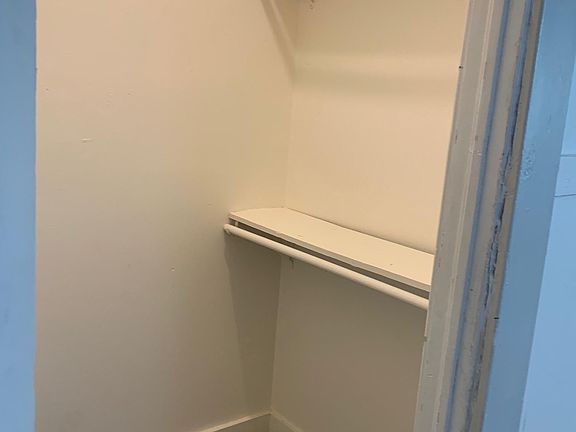 5th image of 909 Haines Ave APT A