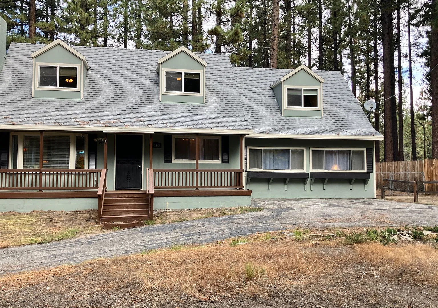 Furnished rental with large fenced back yard. — Photo 2