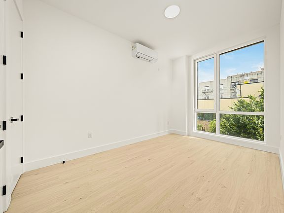 5th image of 733 Lincoln Pl #1307