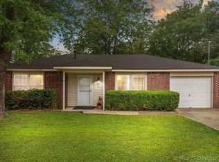 406 SE 6th St, Wagoner, OK 74467
