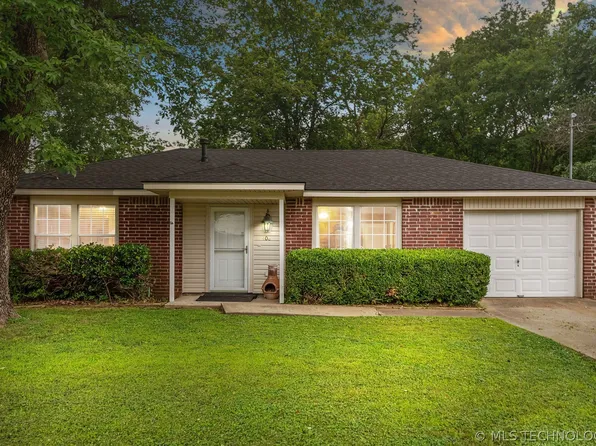 406 SE 6th St, Wagoner, OK 74467