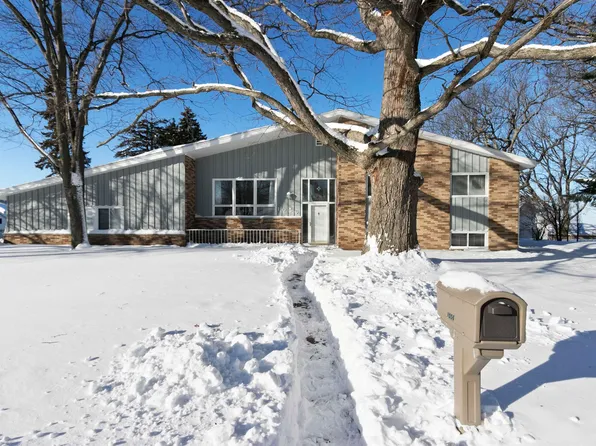 1056 Alpine Dr, Green Bay, WI 54311