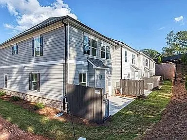 1917 Carovel Way — Photo 33
