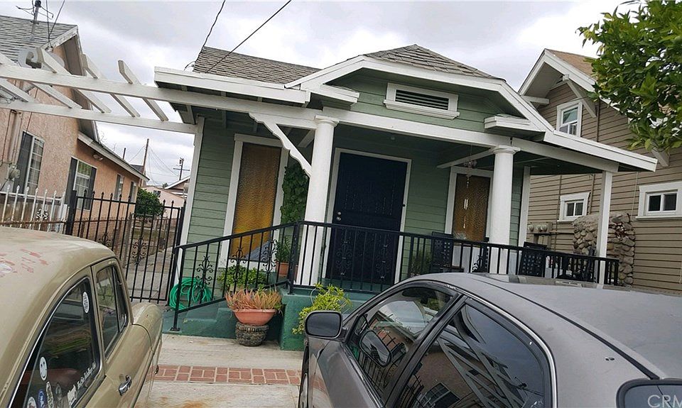 1st image of 3741 E 6th St