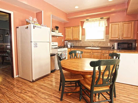 5th image of 46 Evelyn Ave