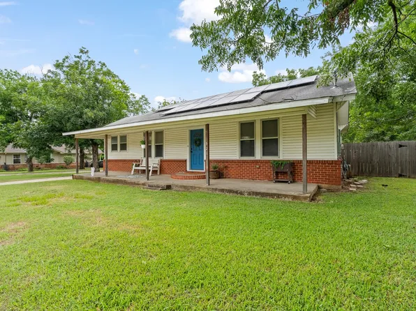521 Woodard Ave, Cleburne, TX 76033