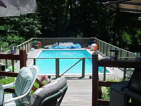 pool/deck area