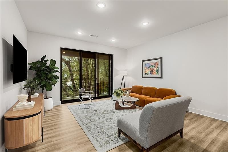 1st image of 112 Rogers St NE #303