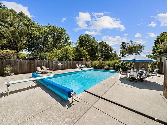 2nd image of 56566 Sapphire Blvd