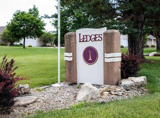 1401 3rd St SW APT 102, Waverly, IA 50677