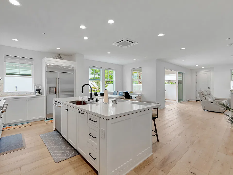 2112 Cresta Dr