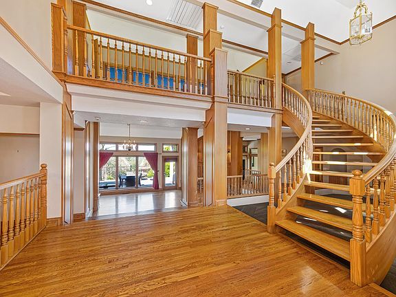 2nd image of 2044 Lockridge Pl