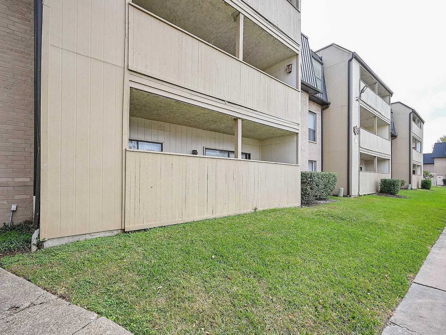 2 bed, 2.0 bath, 1092 sqft, $1,400 — Photo 1