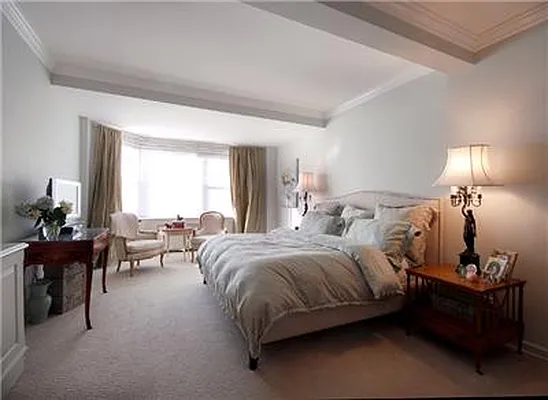 Sold by Warburg | media 17