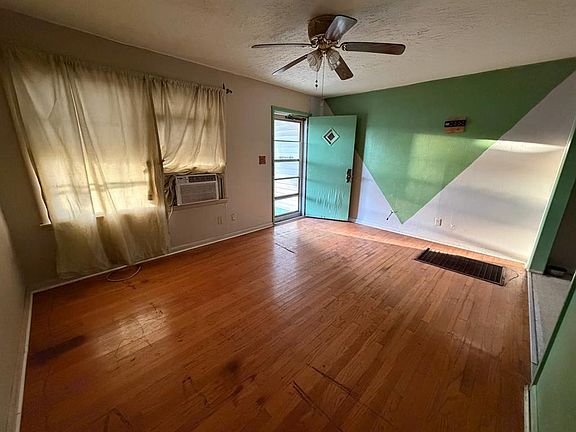 2nd image of 1705 S Dille Ave