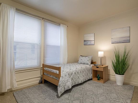 3rd image of 1737 Belmont Ave #6