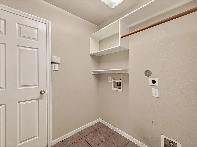 4702 Autumn Orchard Ln — Photo 46