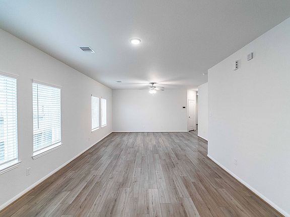 4th image of 13020 Sapphire Lake Ln
