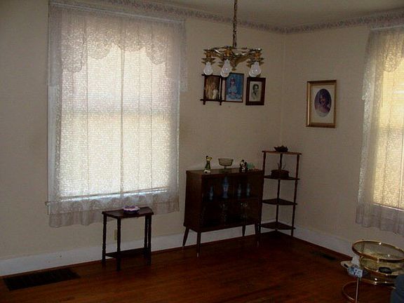 4th image of 807 Faustina Ave