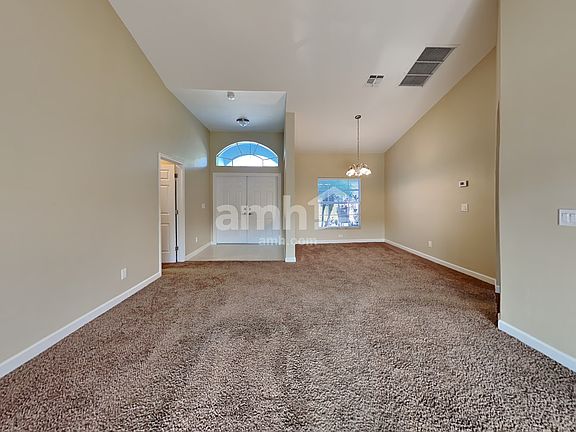 4th image of 1943 SW Brisbane St