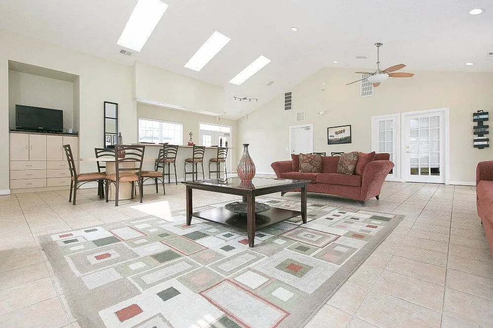 Summerdale Apartments — Photo 4