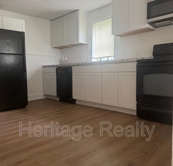 2400 Center Ave — Photo 8