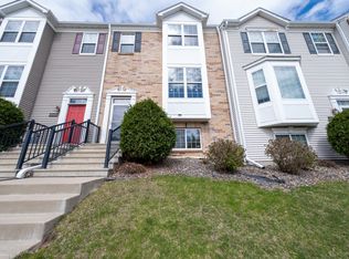10006 Gentian Dr, Eden Prairie, MN 55347