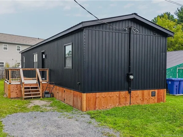202 Union St, Woodstock, NB E7M 2X5