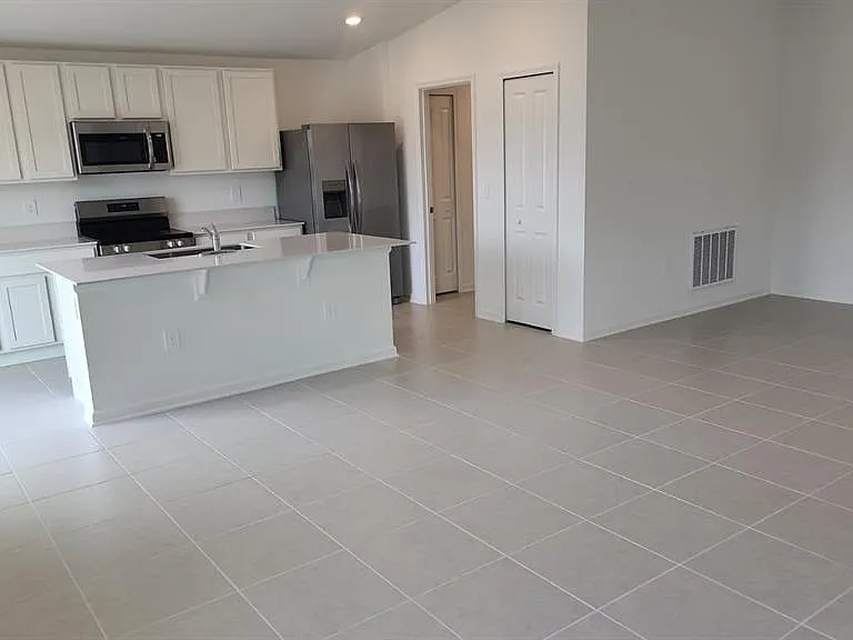 2189 Lasso Loop — Photo 5