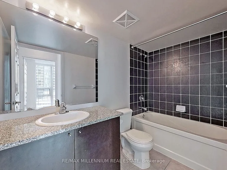 25 Lower Simcoe St #1508 — Photo 29