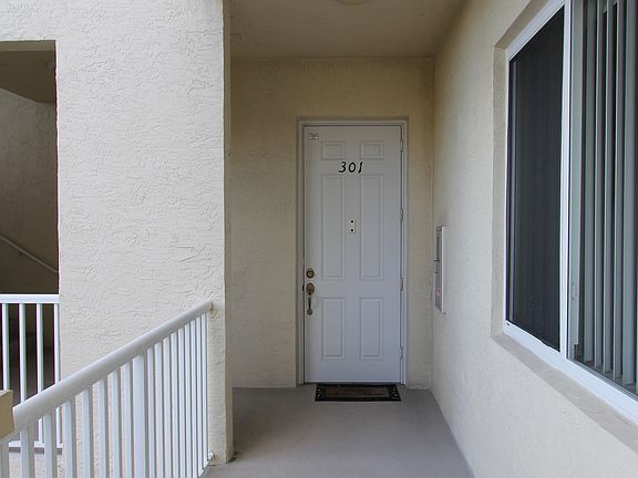 3rd image of 3500 Oaks Clubhouse Dr APT 301