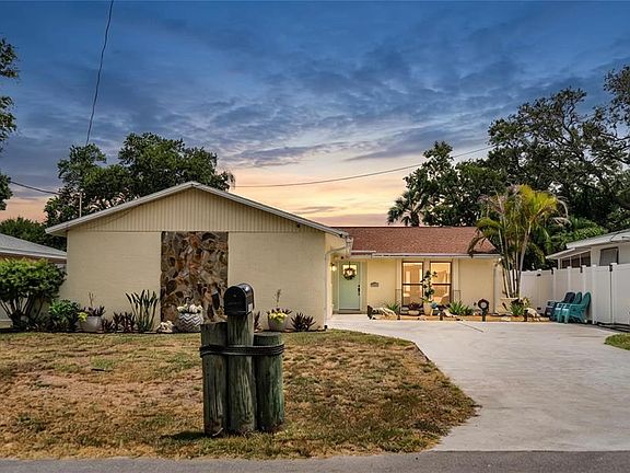 3rd image of 14803 Sunset Dr