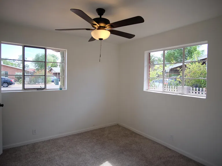 721 E Joan Pl — Photo 9