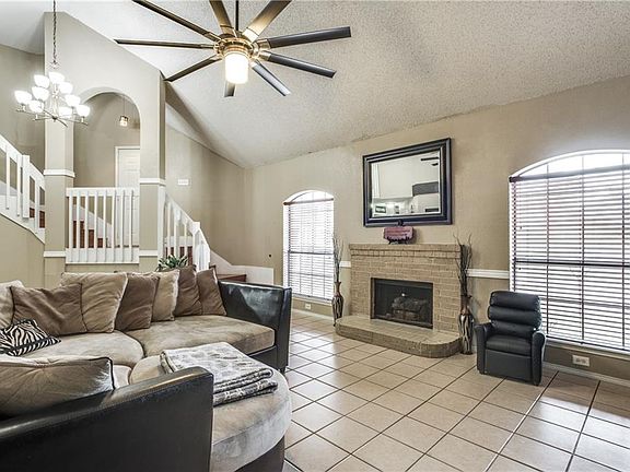 3rd image of 1329 Creekview Dr
