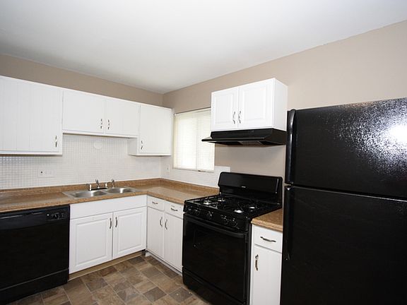 5th image of 1015 Dewayne Dr
