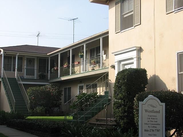 2nd image of 1000 E Carson St APT 6