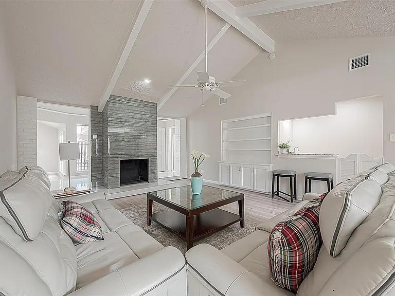 6107 Sanford Rd — Photo 10