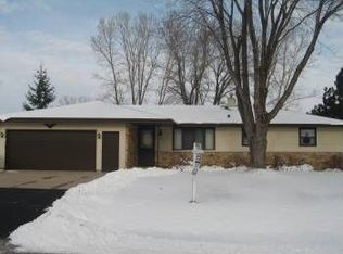 19 Sioux Dr, Appleton, WI 54911