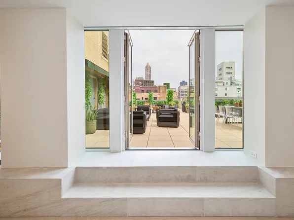 870 5th Avenue image 4 of 27