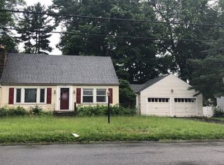 798 Oxford St, Belvidere, NJ 07823