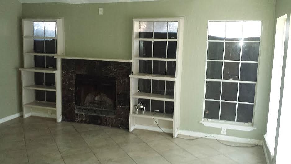 2nd image of 40 Honeysuckle Ln