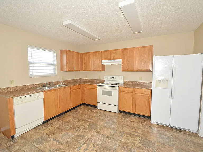 5660 Grassy Bank Dr — Photo 10