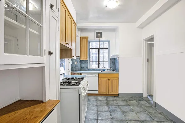 Sold by Sotheby's International Realty | media 13