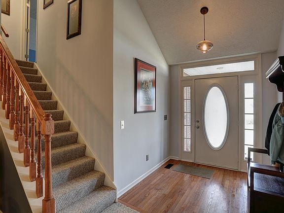 2nd image of 121 Oak Park Ct