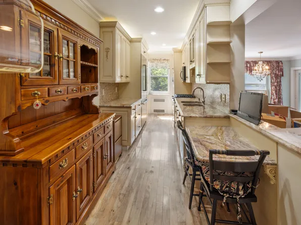 1615 Avenue I image 1 of 12