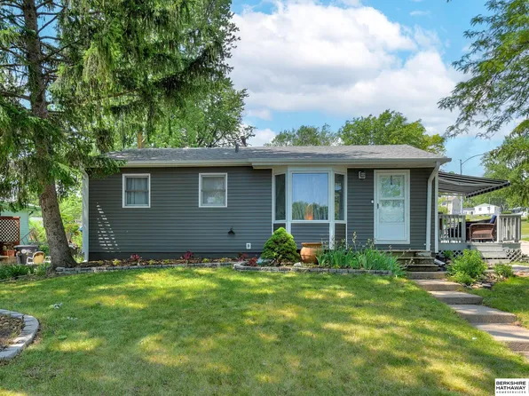 3340 Augusta Ave, Omaha, NE 68144