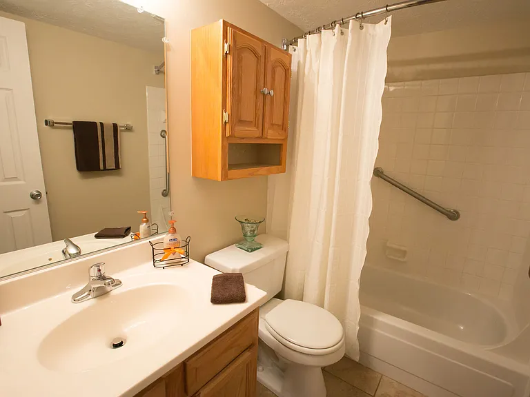 Regency Apartments — Photo 42