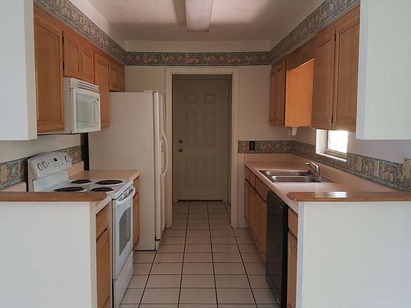 2nd image of 225 SW Brandy Way