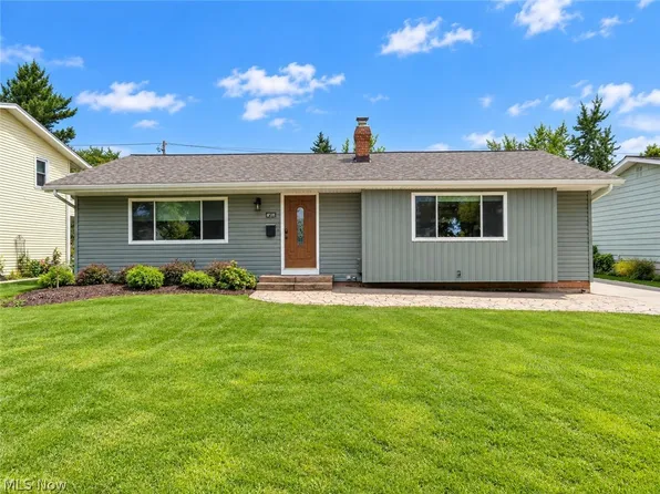 10869 Lafayette Dr, Parma Heights, OH 44130